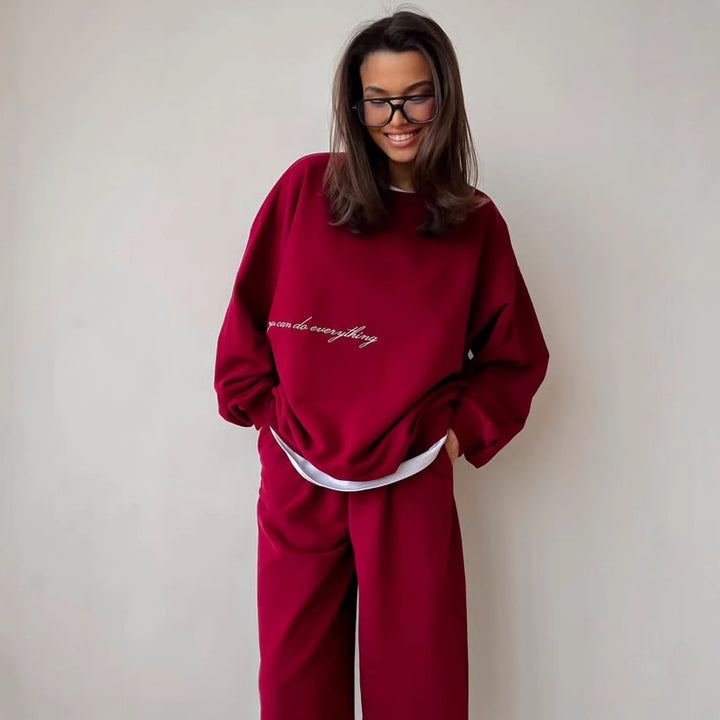 Kvinnens komfortable fritidssweatsuit med elastisk midjebånd og oversized snitt Skjora