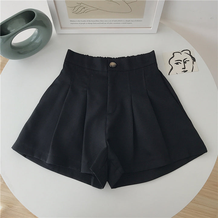 Kvinne elegante shorts med folder og knappedetalj