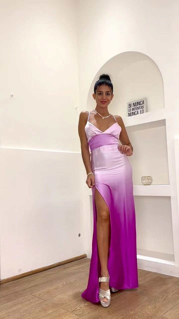 Kvinnens elegante maxi kjole med dyp splitt og glitrende sateng topp