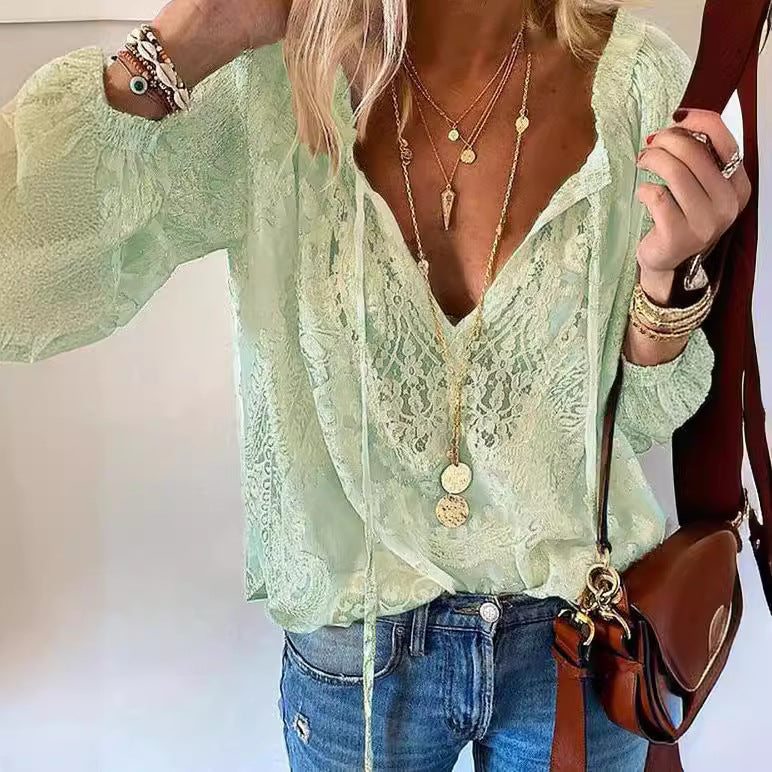 Dame elegant bluse med fin spiss og dyp V-hals Skjora