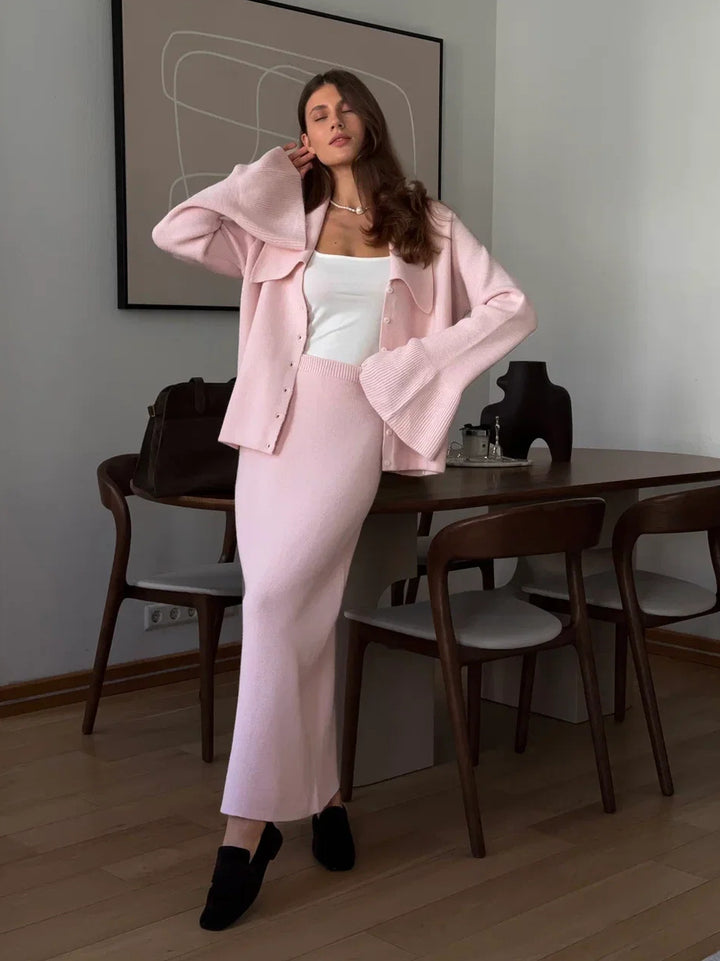Kvinners strikkesett med elegante knappedetaljer og vid skjorte Skjora
