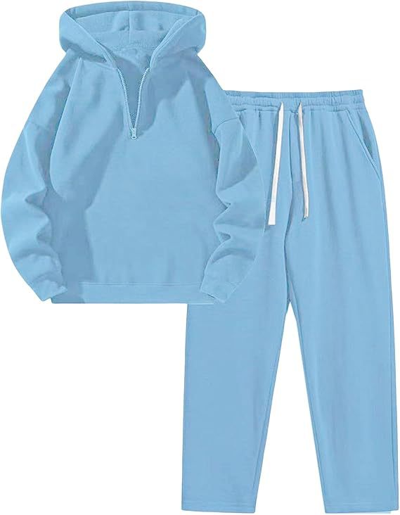 Kvinnens sporty hettegenser sett med praktisk zip jakke og komfortable joggebukser Skjora