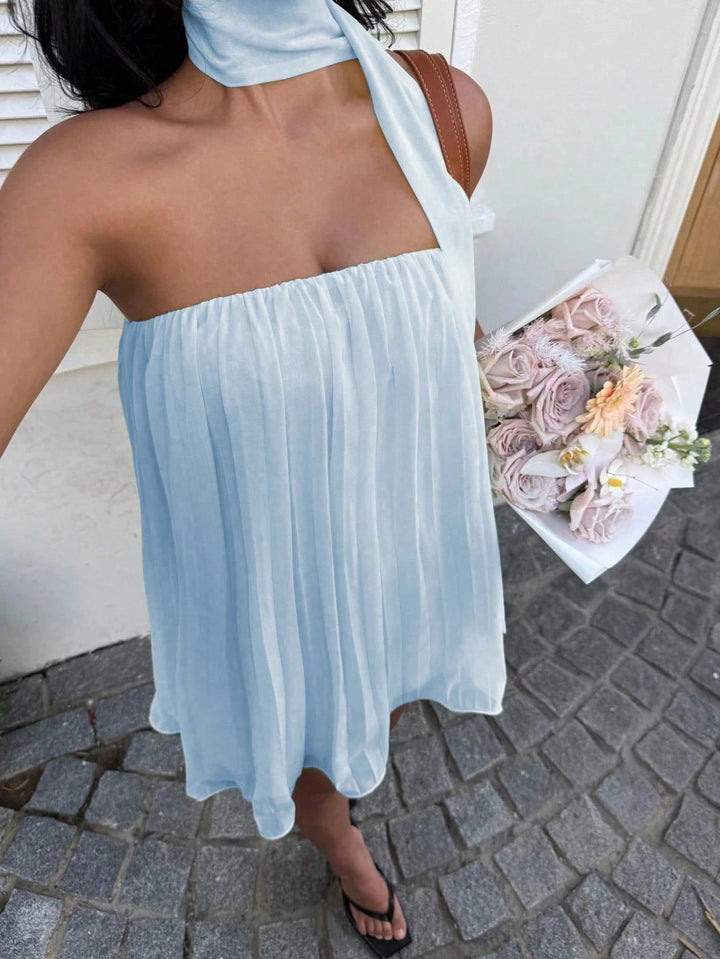 Damer kort sommerkjole med elegant båndbelte og flytende design Skjora