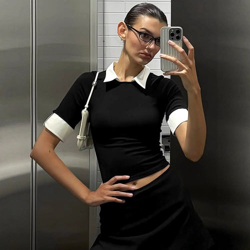 Dame cropped T-skjorte med elegant krage og halvlange ermer Skjora
