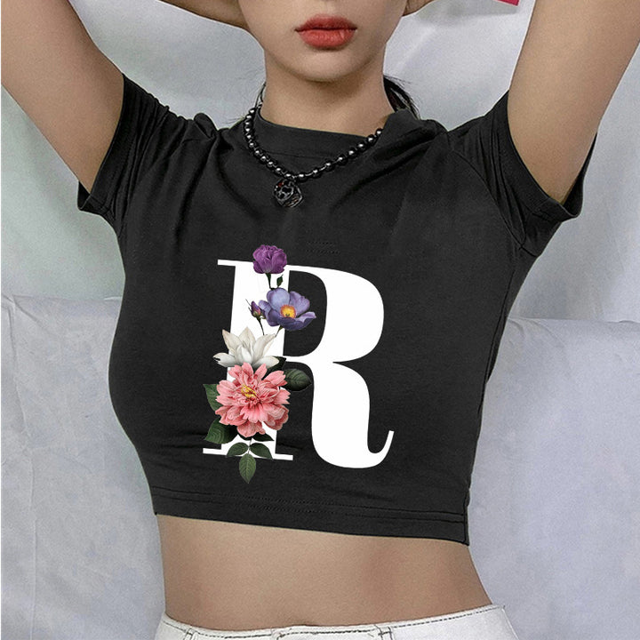Dame cropped T-skjorte med blomstrede initialdesign Skjora