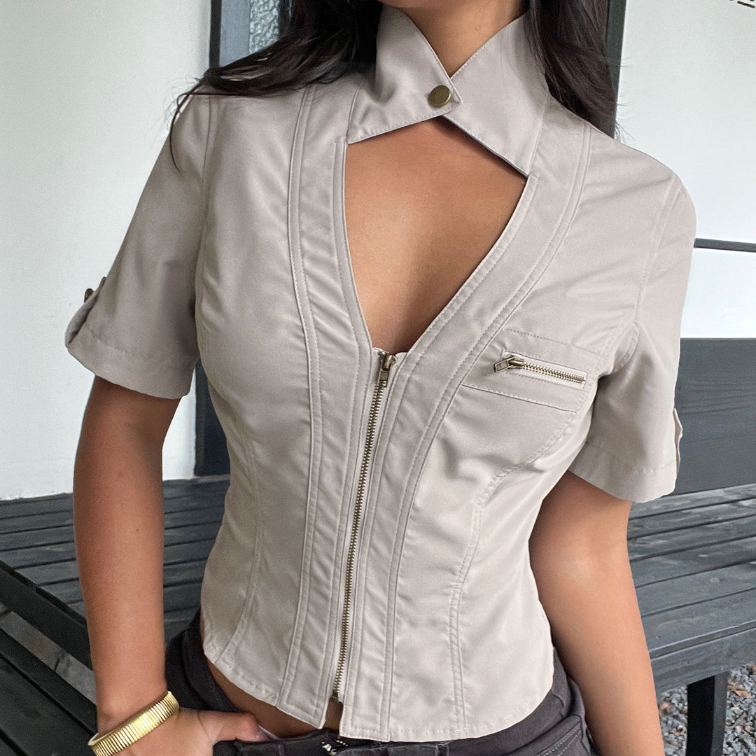 Dame kortermet bluse med raffinert krage og trendy glidelås Skjora