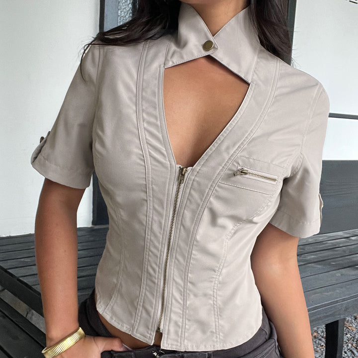 Dame kortermet bluse med raffinert krage og trendy glidelås Skjora