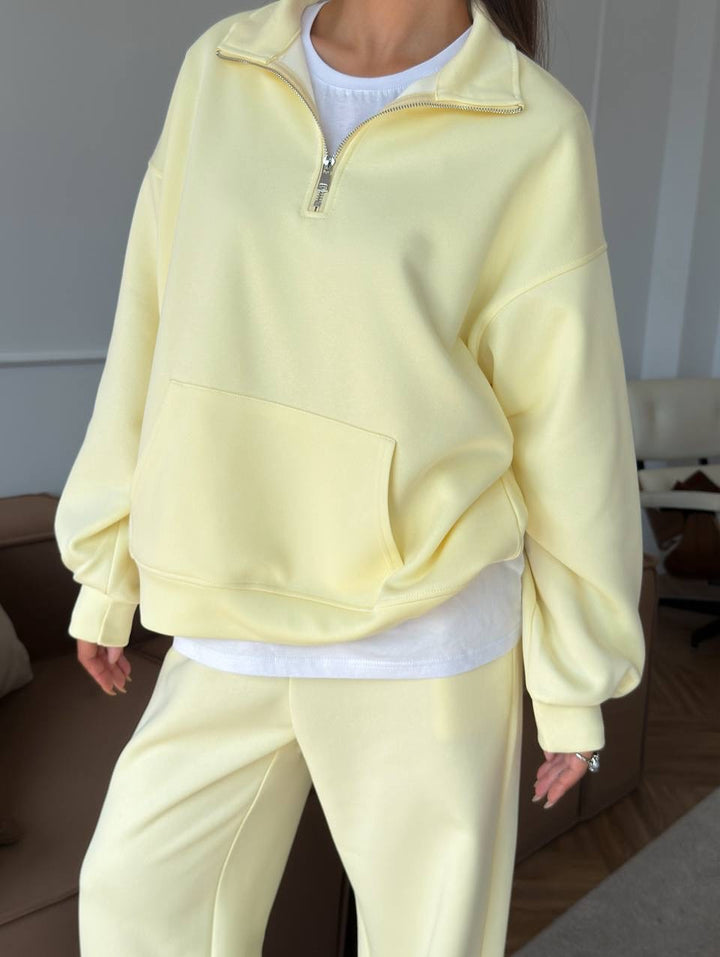 Kvinnelig sporty loungewear-sett med høy krage og vid passform Skjora