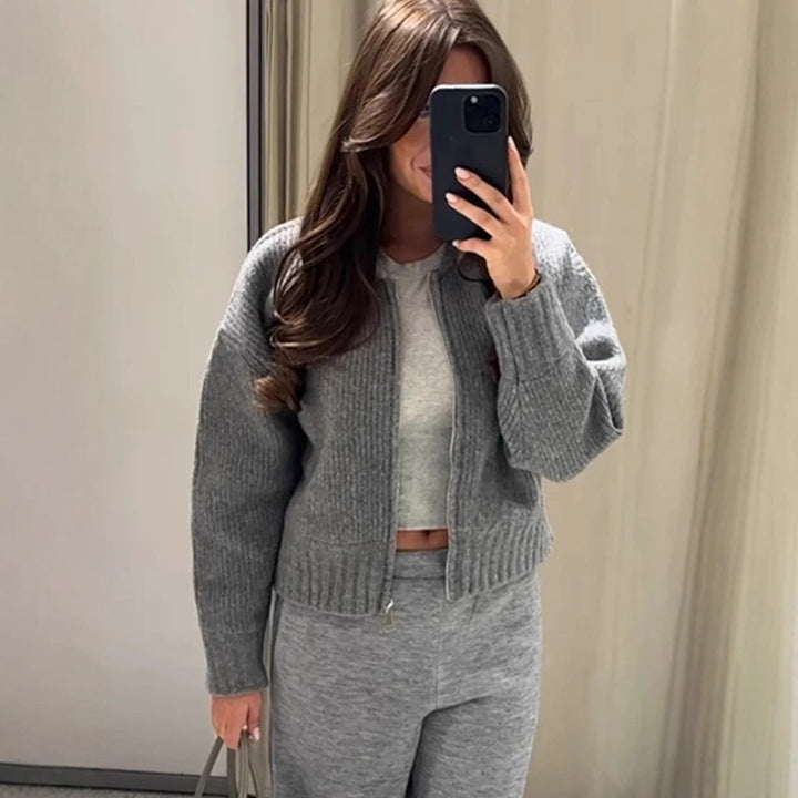 Kvinnes moderne cardigan med voluminøse ermer og glidelås Skjora