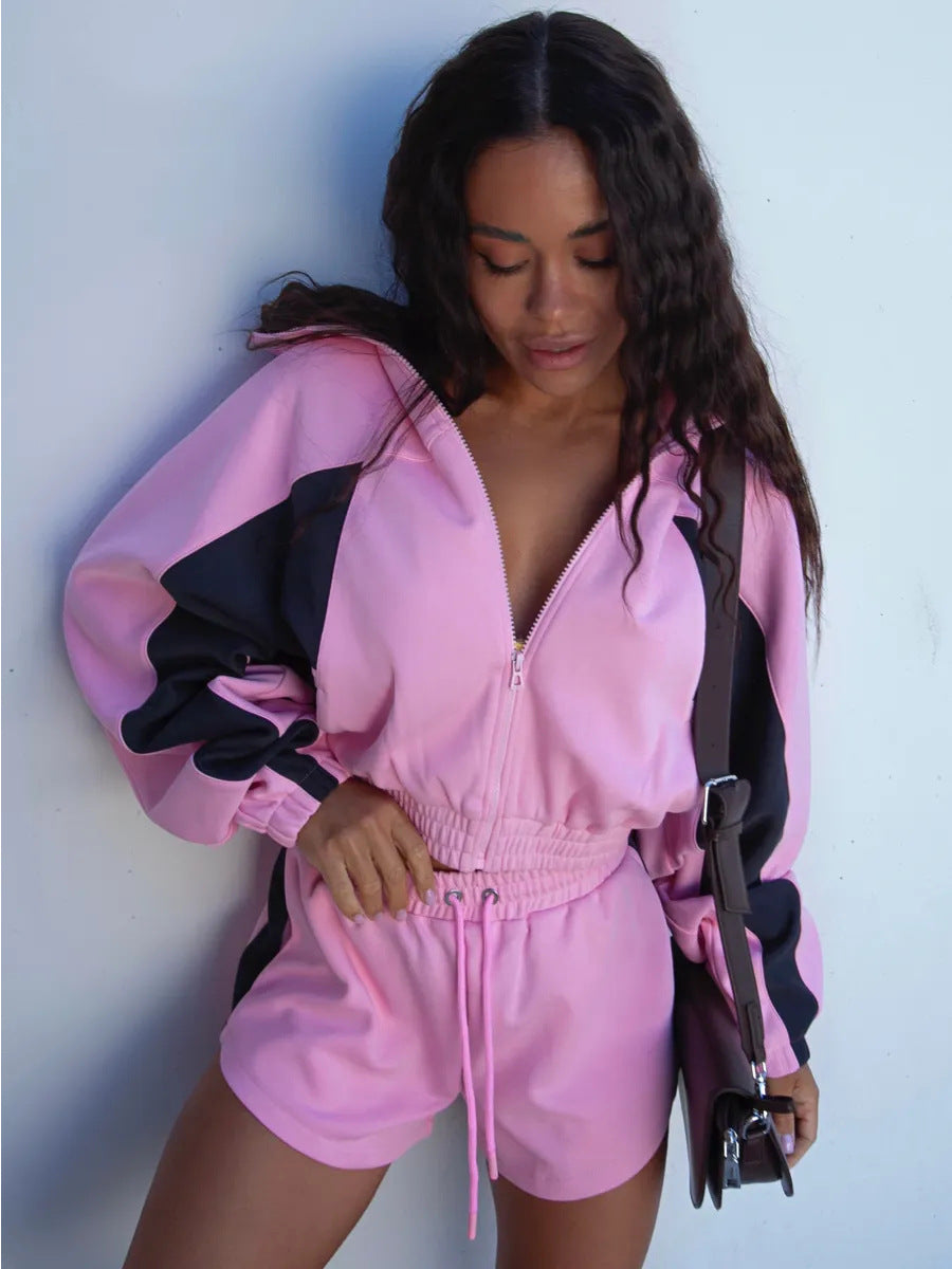 Women's Sporty Short-Sleeved Set with Trendy Jacket and Comfortable Shorts Skjora