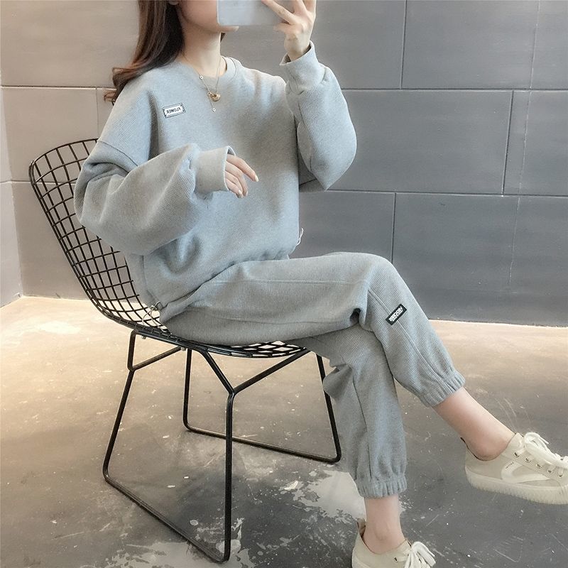 Dame sporty fritidssett med casual snitt og praktiske sidelommer Skjora