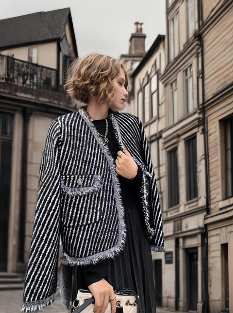 Kvinnens cardigan med dekorative knappedetaljer og frynsedesign Skjora