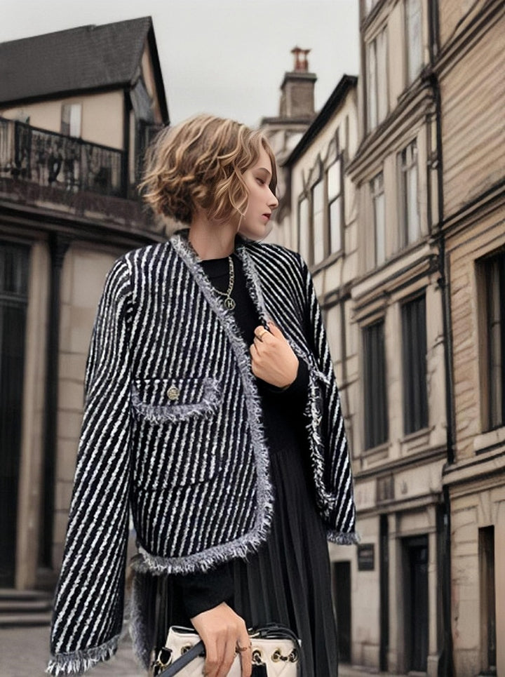 Kvinnens cardigan med dekorative knappedetaljer og frynsedesign Skjora
