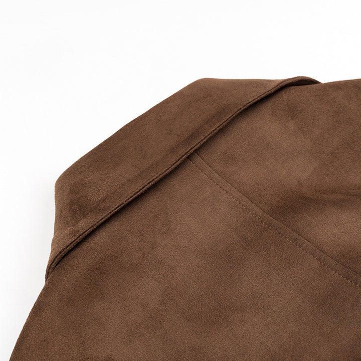 Kvinnes moderne trenchcoat i elegant semsket skinn-design med praktisk belte Skjora