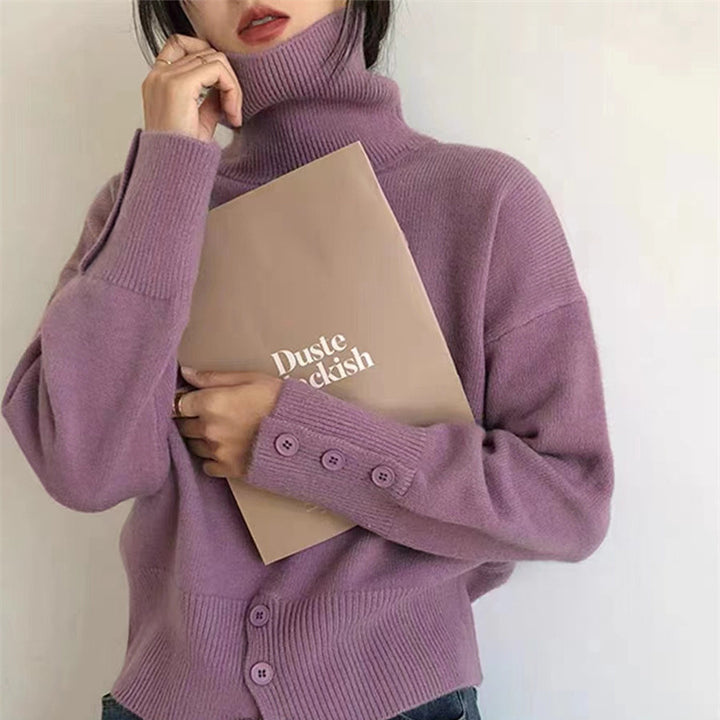 Dame turtleneck genser med knappedetaljer og mykt materiale Skjora