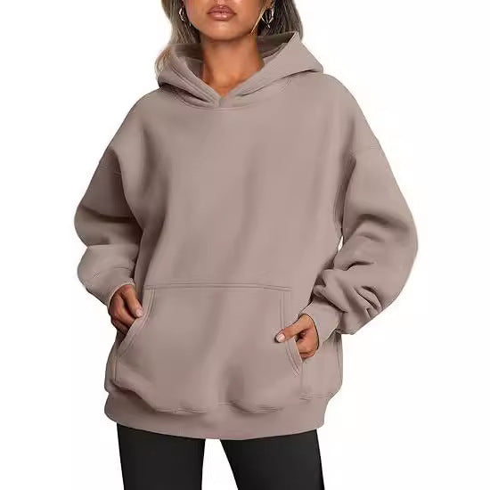 Kvinnors bekväma hoodie-set gjort av högkvalitativt sweatshirt-material med praktiska fickor Skjora