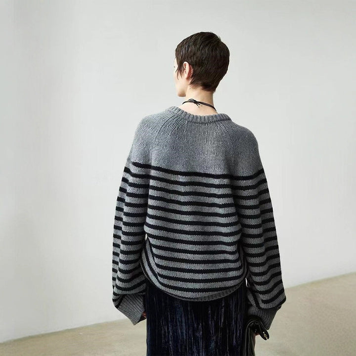 Dame casual V-hals genser med striper Skjora