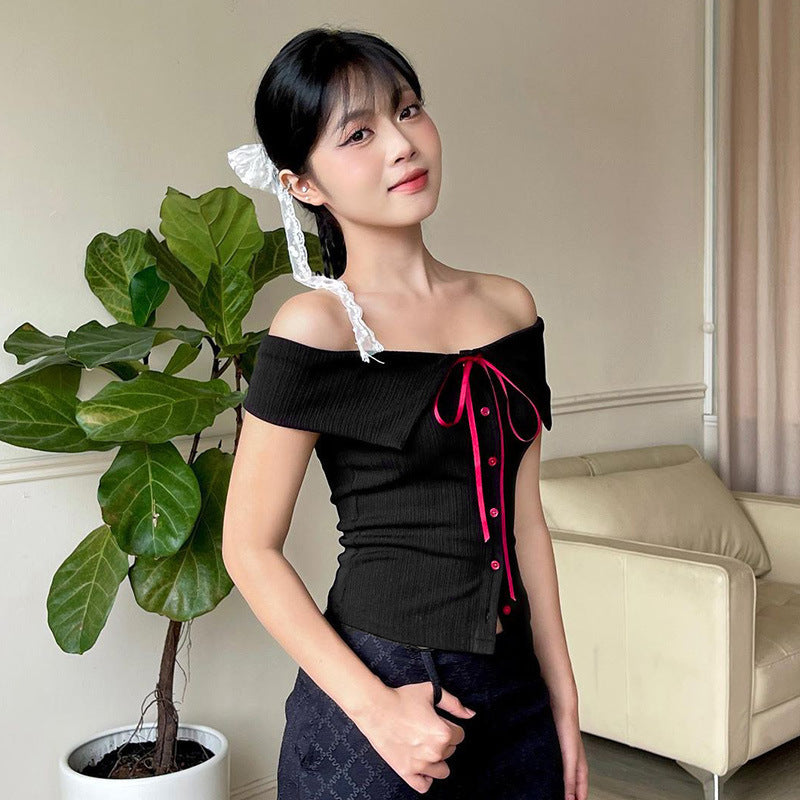 Damer Off-Shoulder Bluse med kontrastknapper og midjebånd Skjora