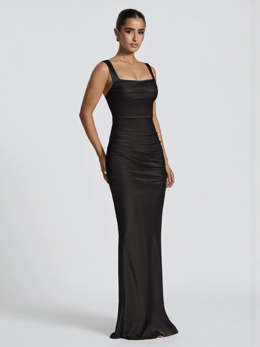 Dame Elegant Satin Maxi Kjole med figurskapende design Skjora
