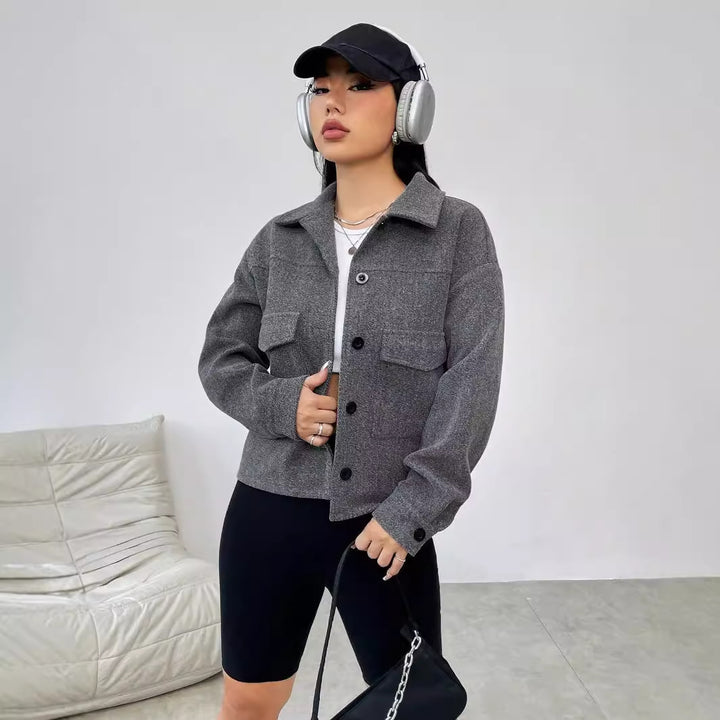 Dame casual oversized jakke med praktiske lommer og knapp-lukking Skjora