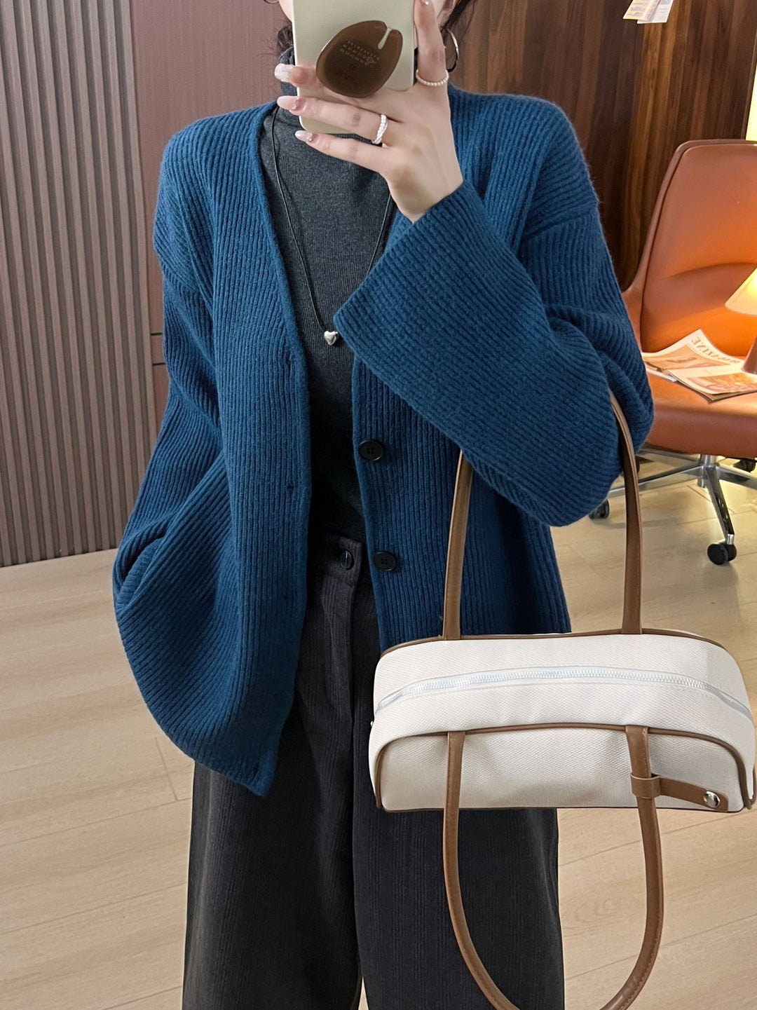 Kvinnes chunky strikket cardigan med lange ermer og en avslappet passform Skjora