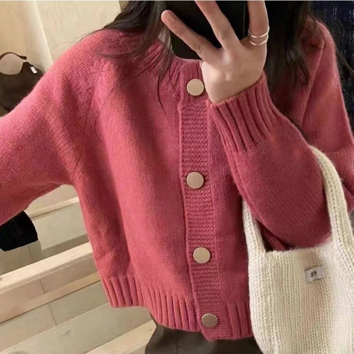 Kvinnes cardigan med dekorative knappedetaljer og moderne snitt Skjora