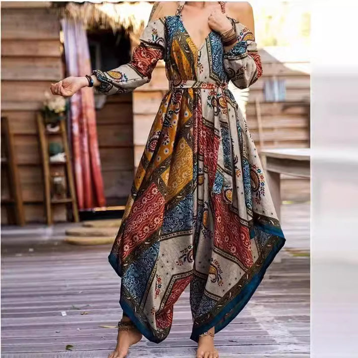 Dame Langt omslagkjole med lekent mønster og off-shoulder design Skjora