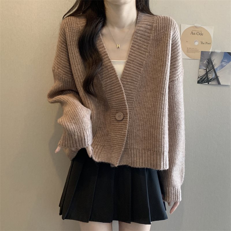 Kvinnenes løse cardigan med V-hals og store knapper Skjora