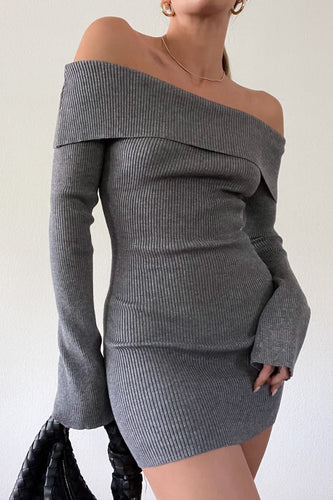 Dame figurvennende, off-shoulder strikkjole med lange ermer Skjora