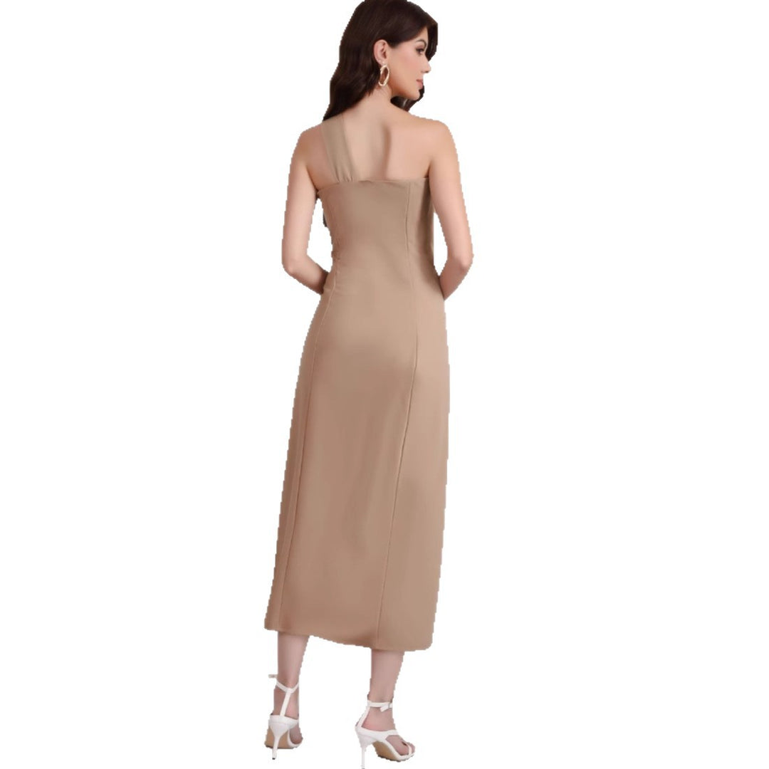 Kvinnenes elegante av-shoulder maxi-kjole med dekorativ detalj