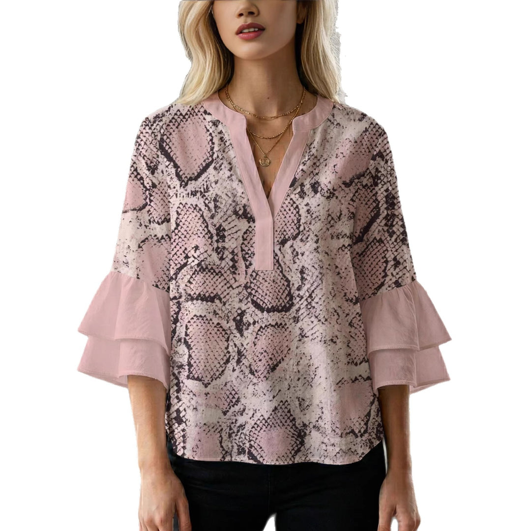 Dame uformell bluse med volangerm og botanisk trykk Skjora