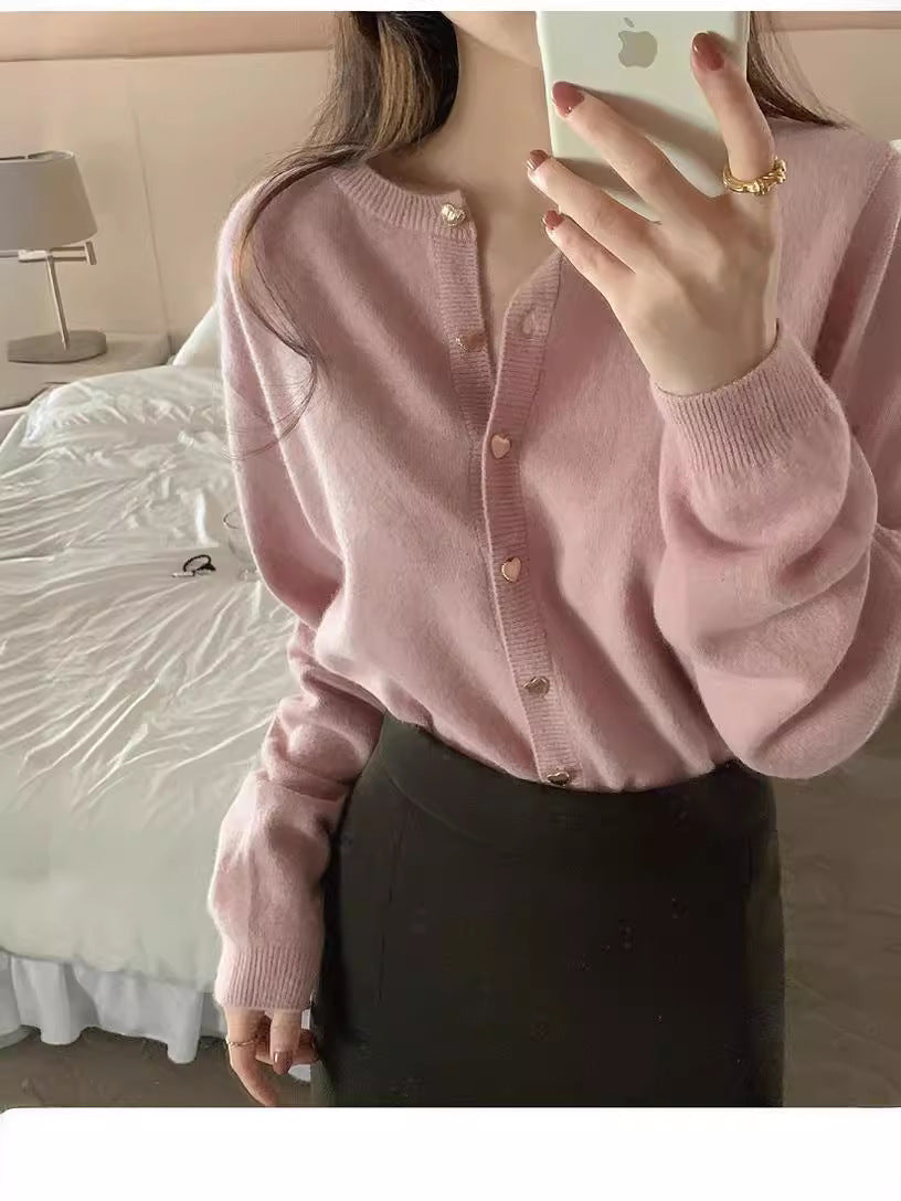 Kvinne Elegant Cardigan med Hjerteknapper og Fin Ribbestruktur Skjora