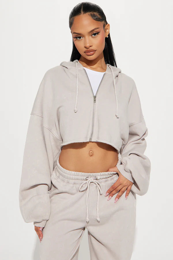 Kvinne Cropped Fleece Hoodie og Bred Bukse Sett Skjora