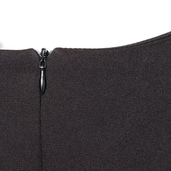 Damer elegant kjole med skulderputer og tidløst design Skjora