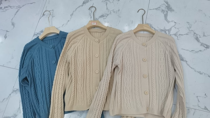 Damer chunky strikk cardigan med kabelmønster og vide ermer Skjora