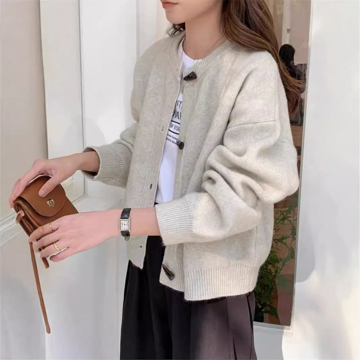 Kvinnelig cardigan med elegante knappedetaljer Skjora