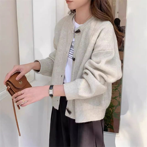 Kvinnelig cardigan med elegante knappedetaljer Skjora