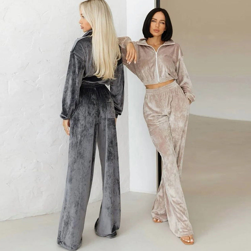 Kvinnes moteriktige velour sportdress med halv glidelås og elastiske mansjetter Skjora