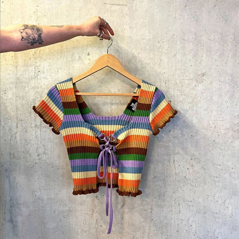 Dame figurnært Crop-Top med moteriktige striper og volangdetaljer Skjora