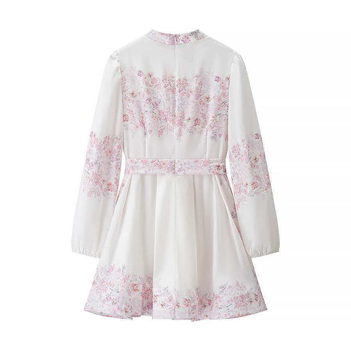 Kjolebluse for kvinner med blomstermønster og belte i midjen Skjora