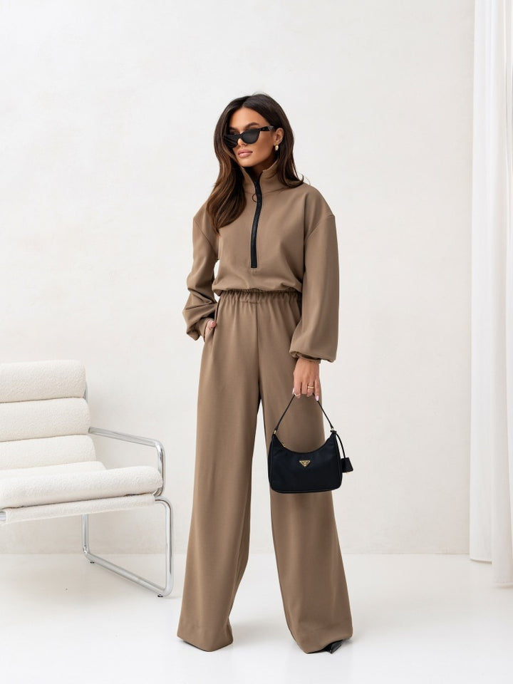 Damer sporty jumpsuit med høy krage og moderne glidelås Skjora