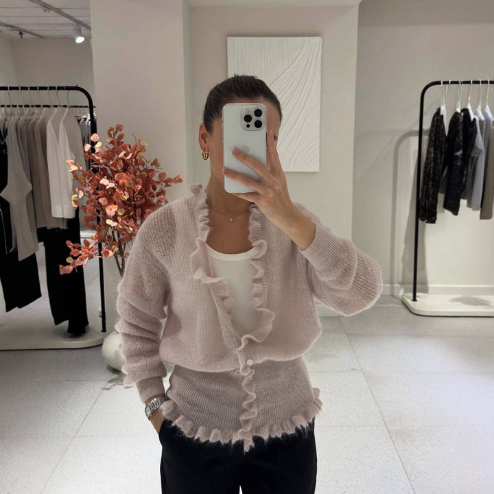 Dame cardigan med lekent volangdesign Skjora