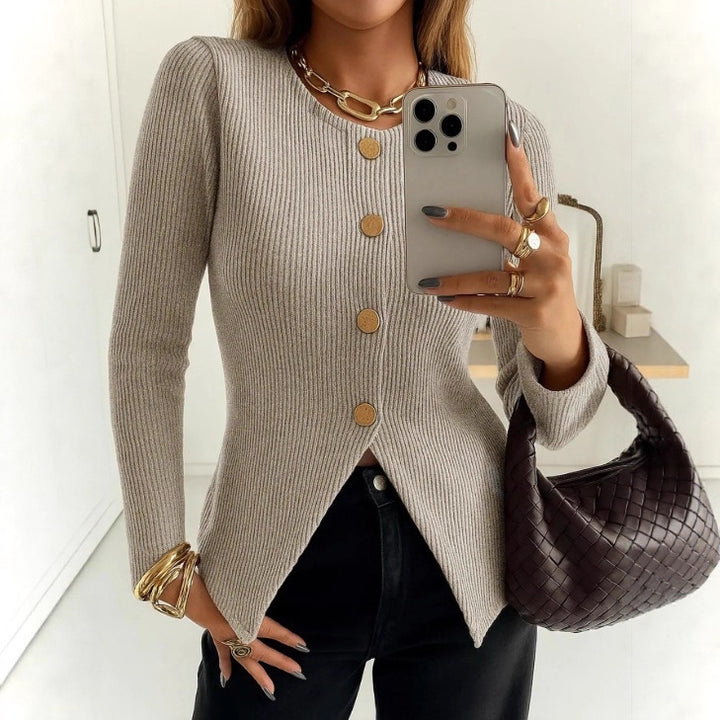 Kvinnes elegant cardigan med dekorative knapper Skjora
