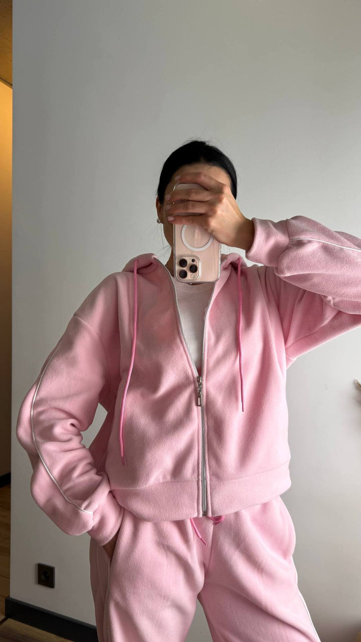 Kvinnelig sporty fleece treningsdrakt sett med glidelås og sidestrimler Skjora
