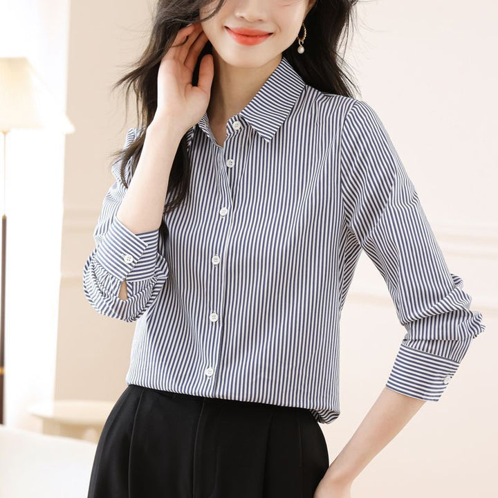 Kvinne stripete bluse med elegant krage Skjora