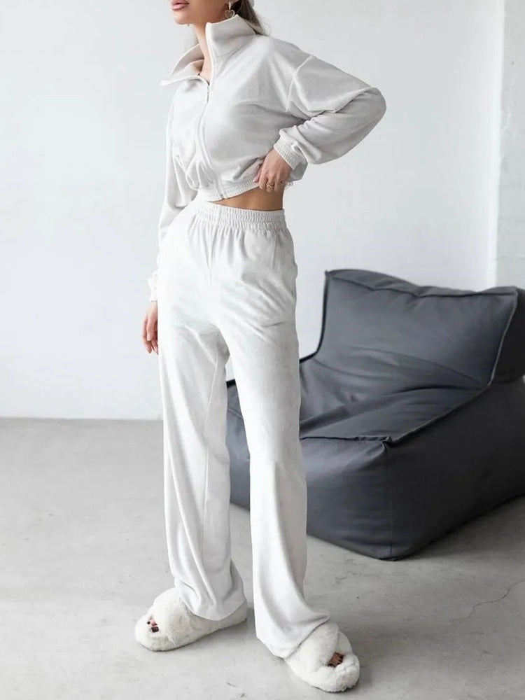 Kvinnes moteriktige velour sportdress med halv glidelås og elastiske mansjetter Skjora