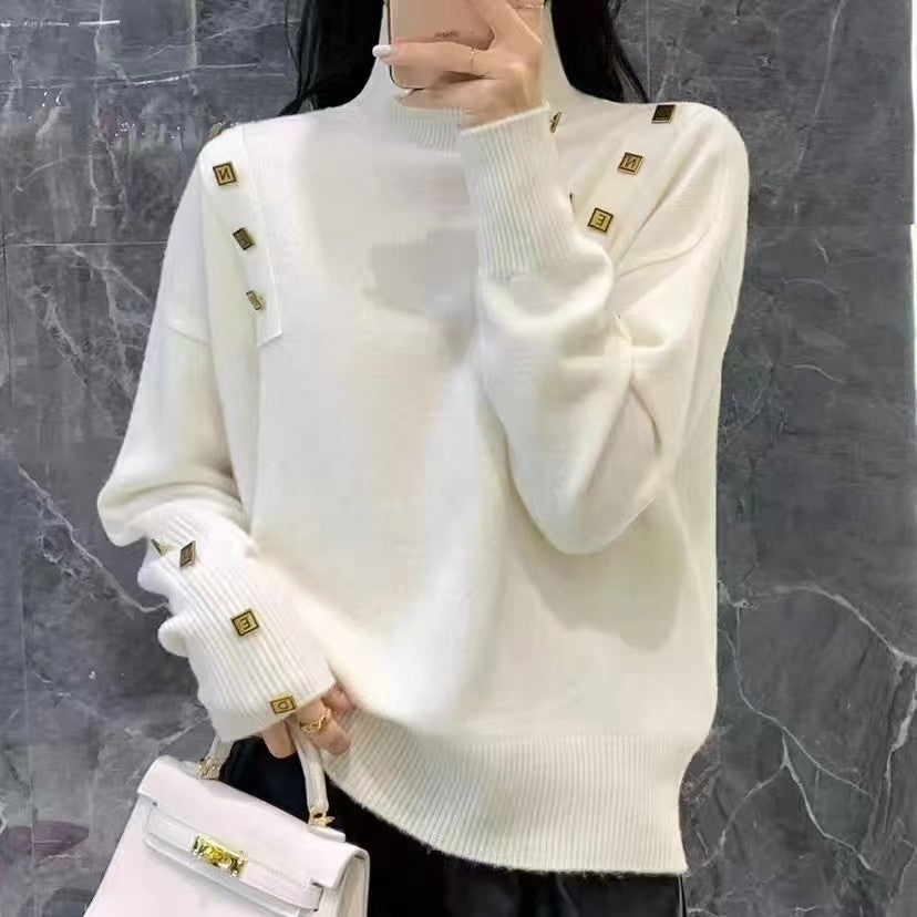 Dames fashionable turtleneck genser med dekorative knappe detaljer Skjora