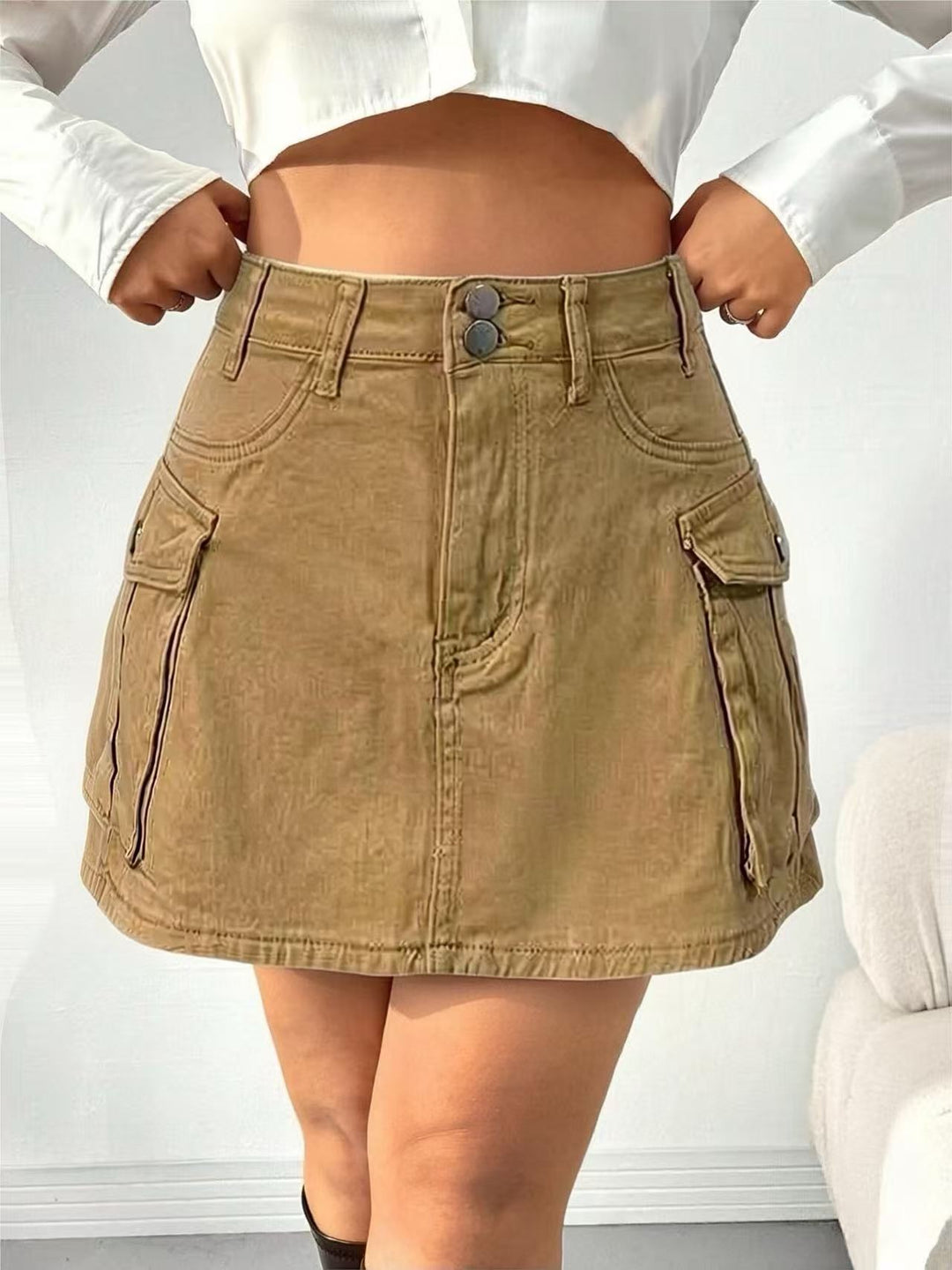 Dame Denim-mini skjørt med påsydd lommer og moderne detaljer Skjora