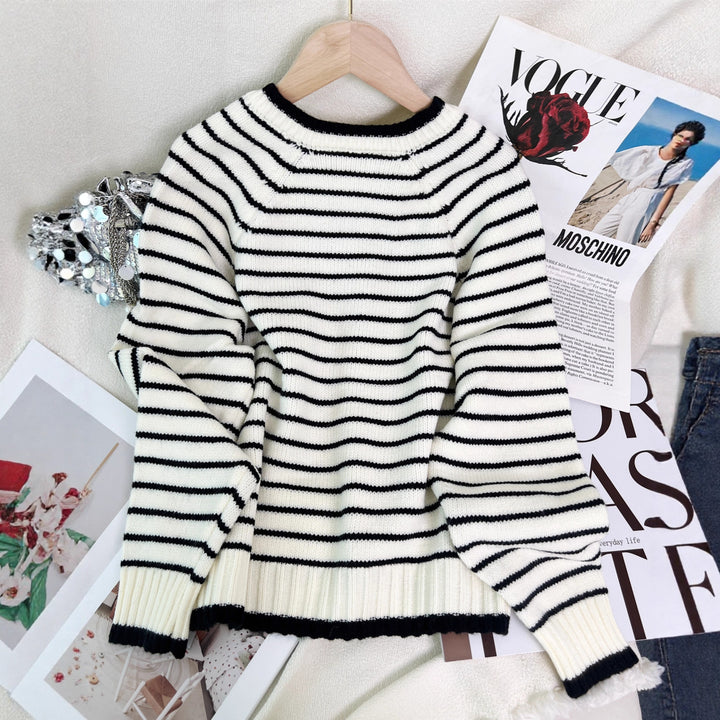 Kvinnesstripet V-hals genser i uformell stil Skjora