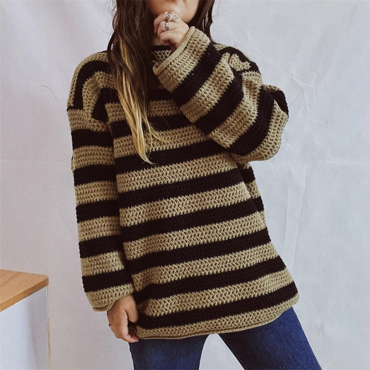Kvinnenes strikkede oversized genser med bred stripemønster Skjora